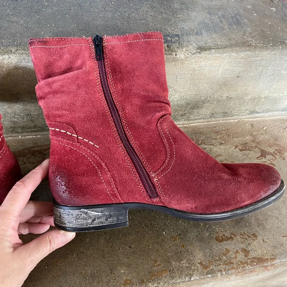 Earth Women's Burgundy Suede Ankle Boots - Picture 5 of 8